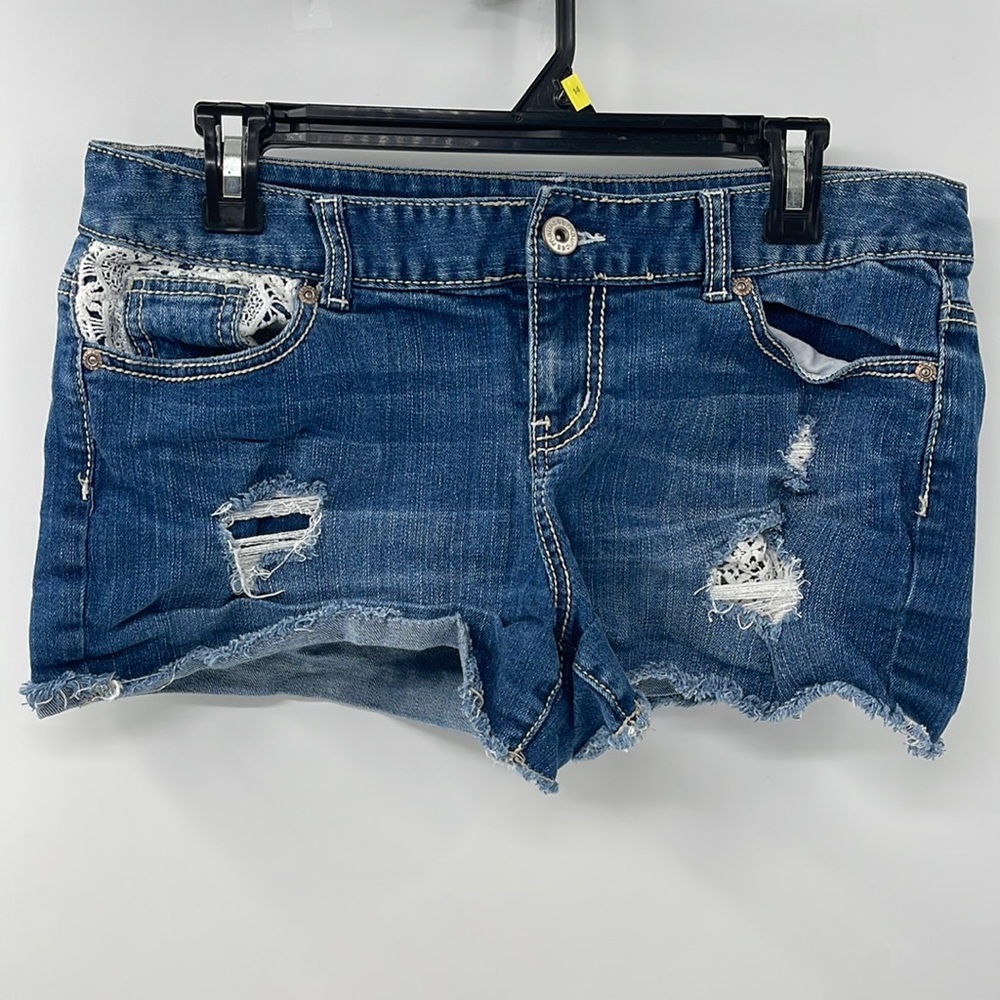 MAURICES distressed denim shorts size 9/10 lace trim pocket